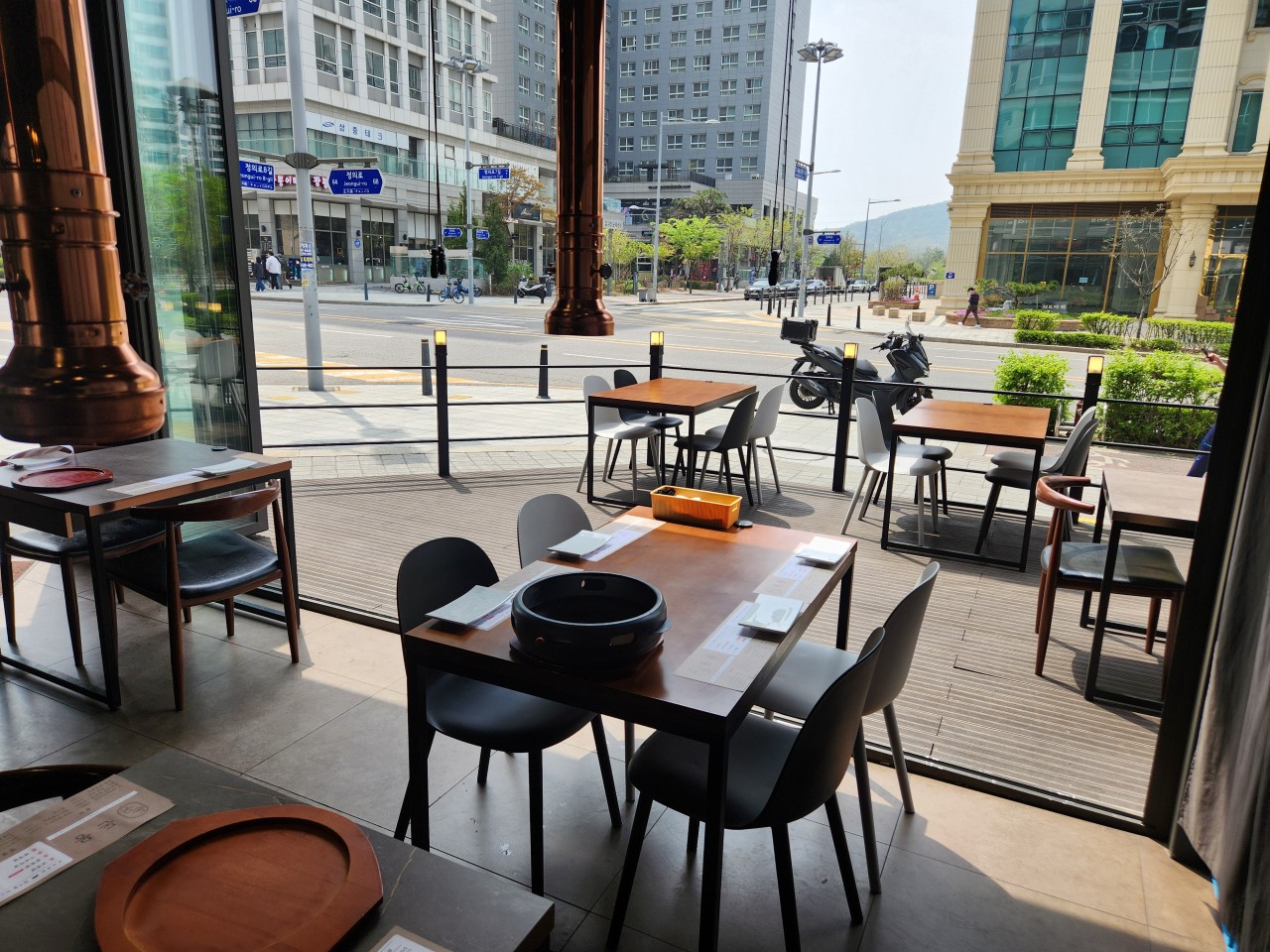 Interior of Donmong