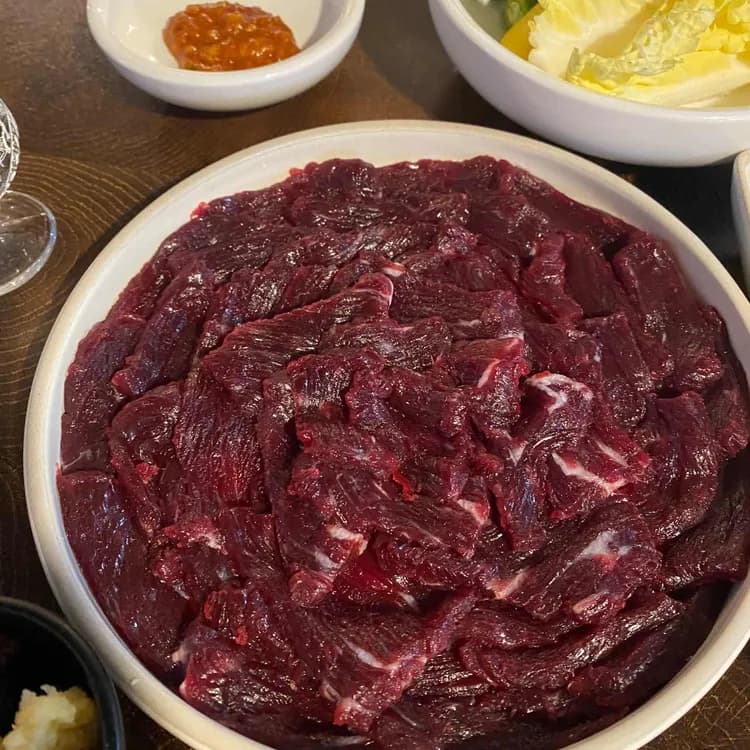 생고기 육회 메뉴