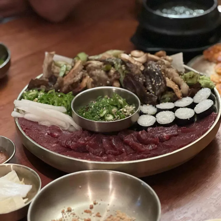 생고기집 내부