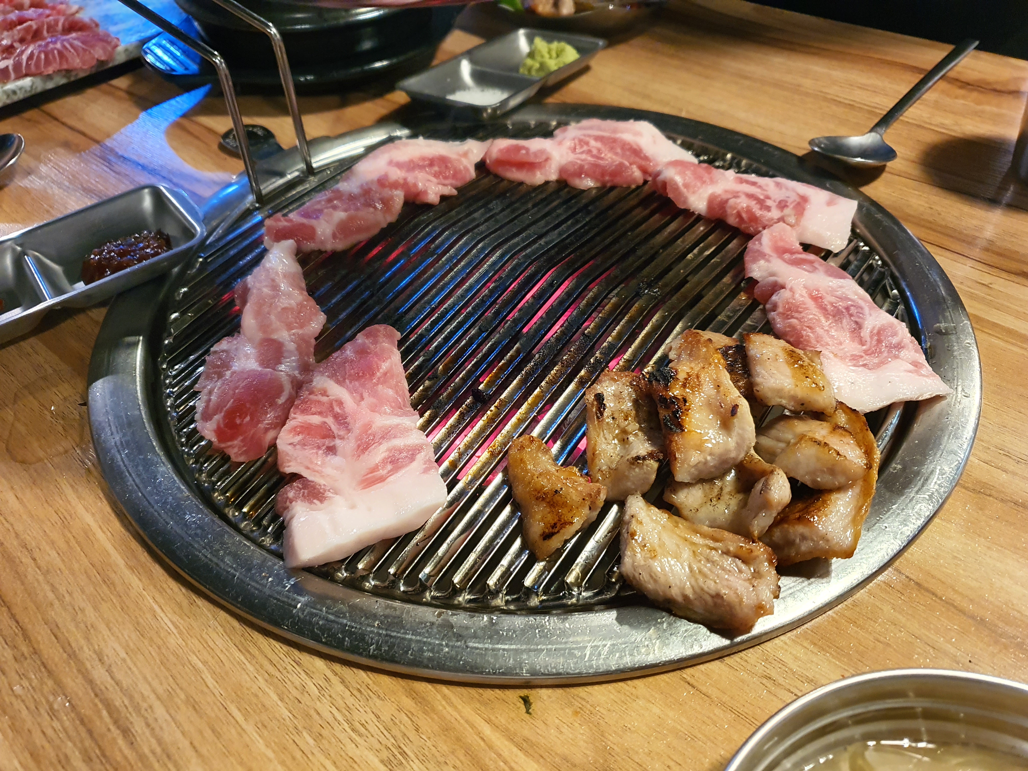구워지는 특수부위들