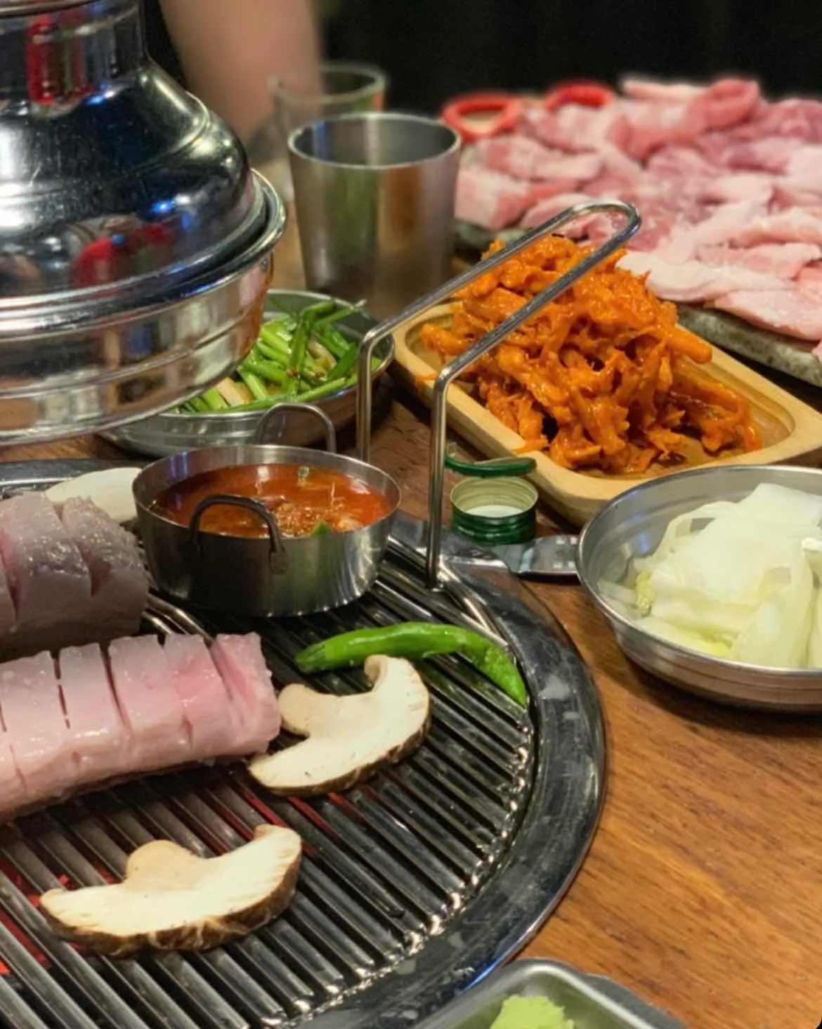 껍고기 구워지는 모습