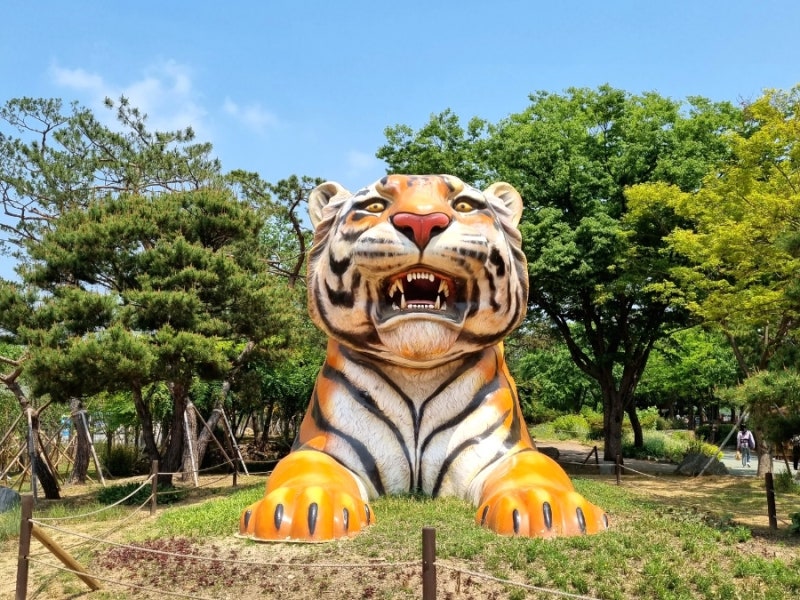 서울대공원 입구 조형물