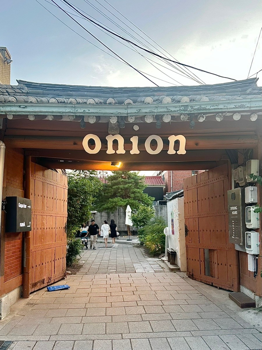 Anguk Hanok Cafe Onion - A Sentimental Review of a Blue Ribbon Selected Bakery