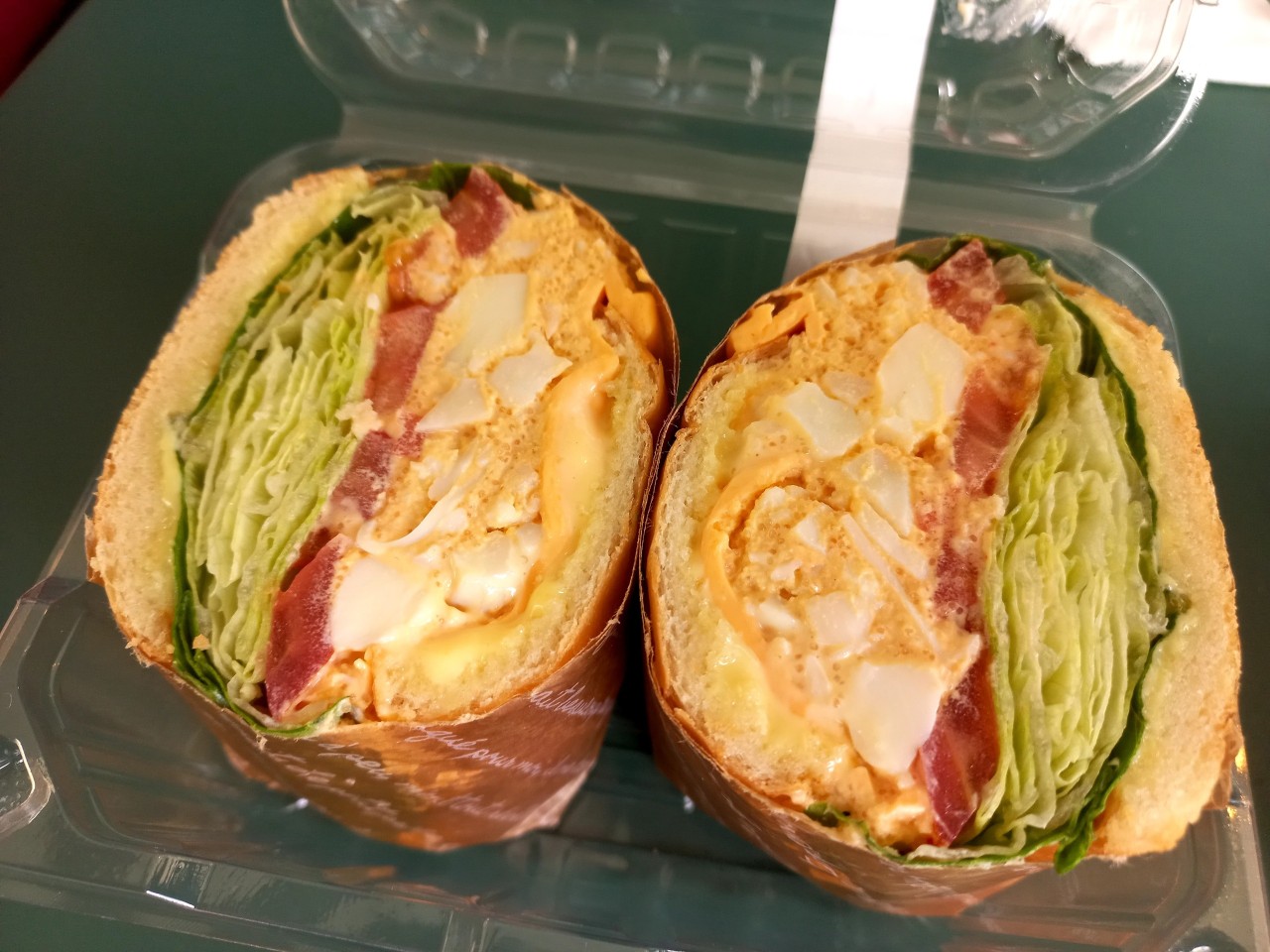 설악산 해독주스 - 빨간빛이 도는 건강한 색깔의 주스