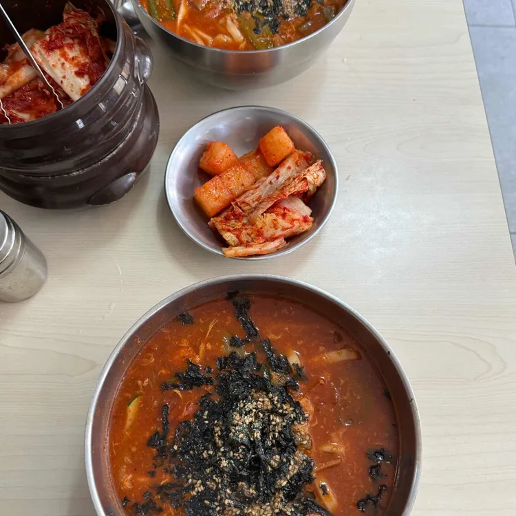 Interior of Hyundai Jangkalguksu