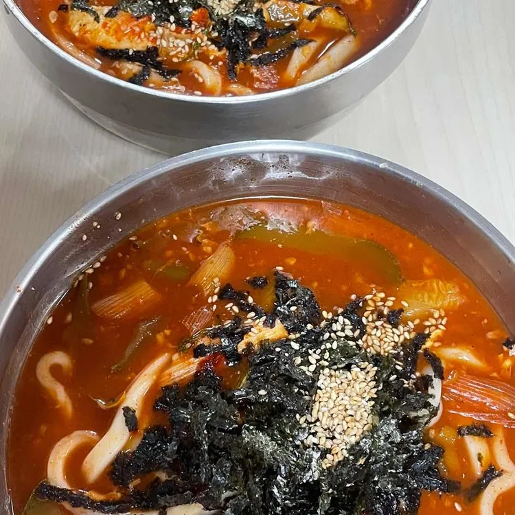 Waiting at Hyundai Jangkalguksu