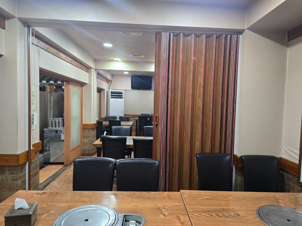 店内 - 清潔で居心地の良い韓国料理店の雰囲気
