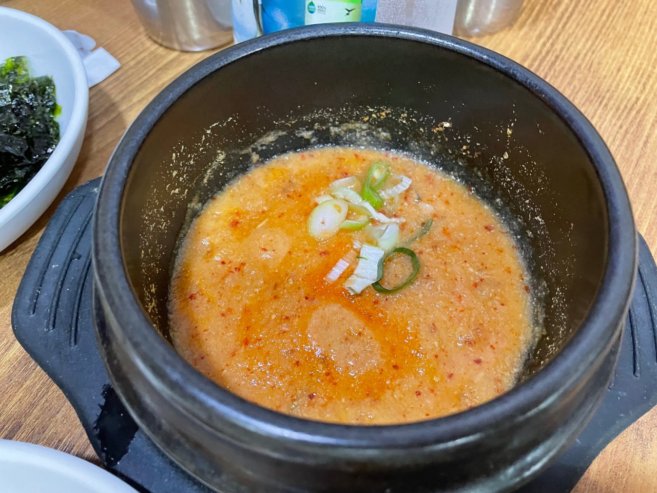 草堂豆腐 - 白い豆腐が際立つシグネチャーメニュー
