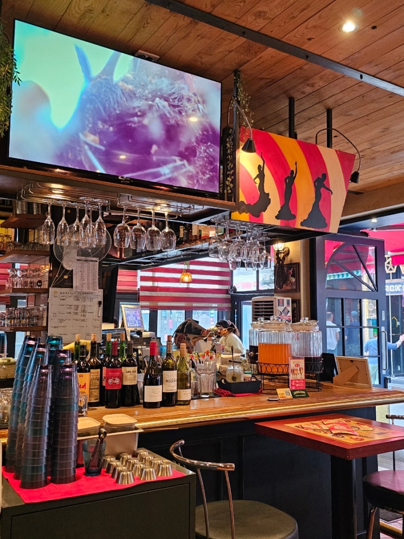 Itaewon's Top 5 Budget-Friendly Restaurants: Truly Delicious and Affordable Hidden Gems!
