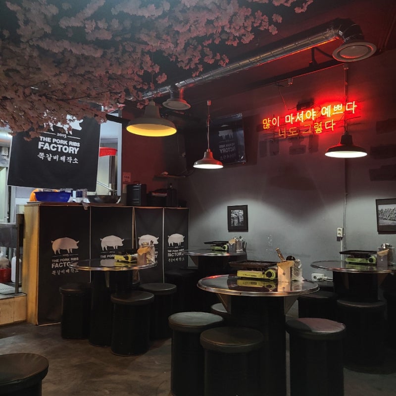 Interior atmosphere of 쪽갈비제작소