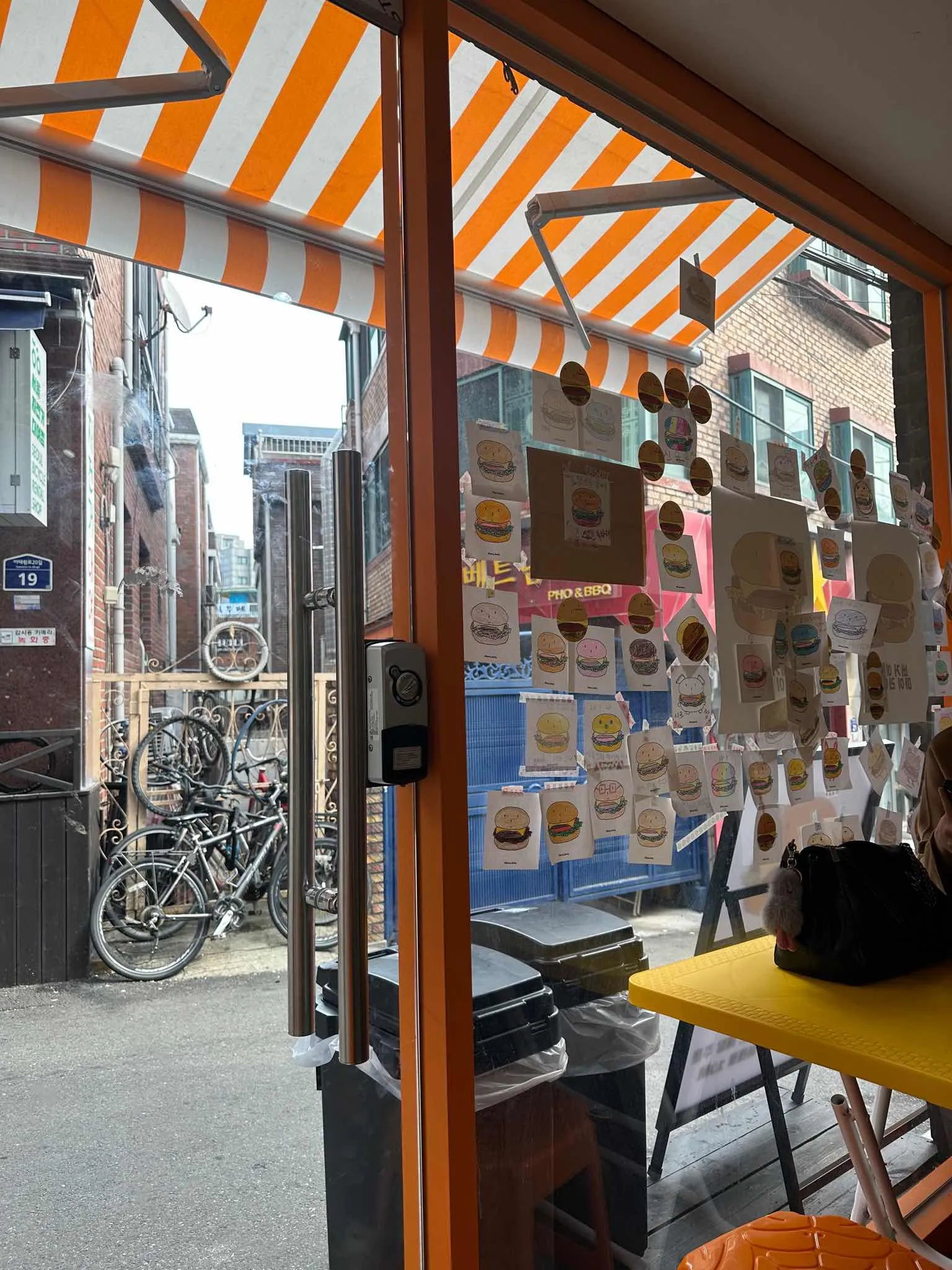 Interior kitchen view of 벅벅