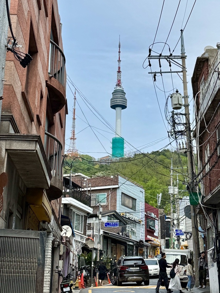 신흥시장 주변 - 작은 카페와 소품샵들이 있는 골목 풍경