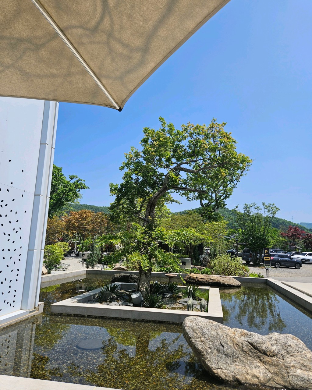 Yongin Yangji Limegrass Cafe - Enjoy Bakery and Healing by the Fire in a 5,000-Pyeong Large Garden