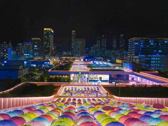 Triple Street Umbrella Ceiling