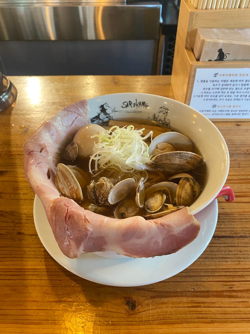 サルカメの店外観