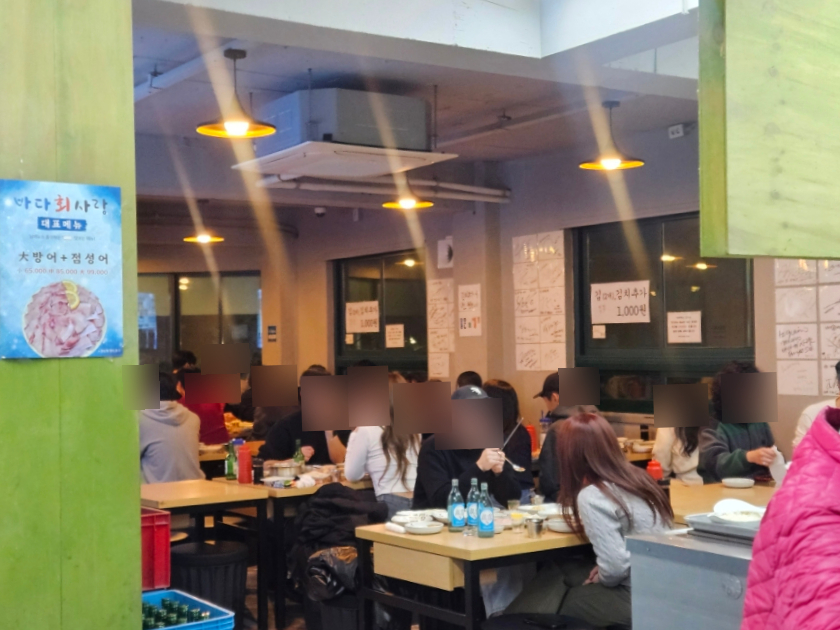 Bada Hwesarang Interior - A view of the crowded interior with tables