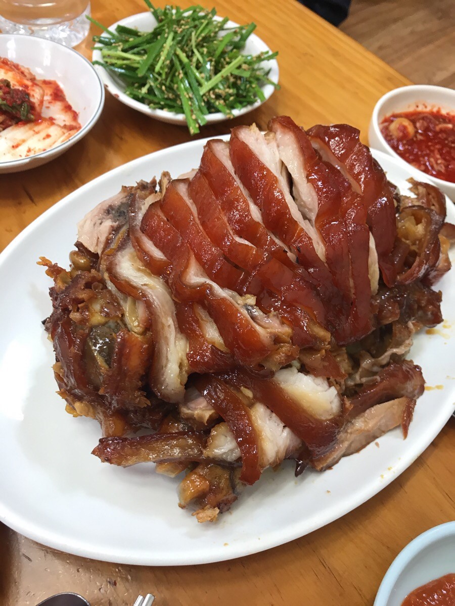 Honest Review of Seongsu Jokbal, a 20-Year-Old Traditional Restaurant in Seongsu-dong - The Essence of Seoul's Top 3 Jokbal