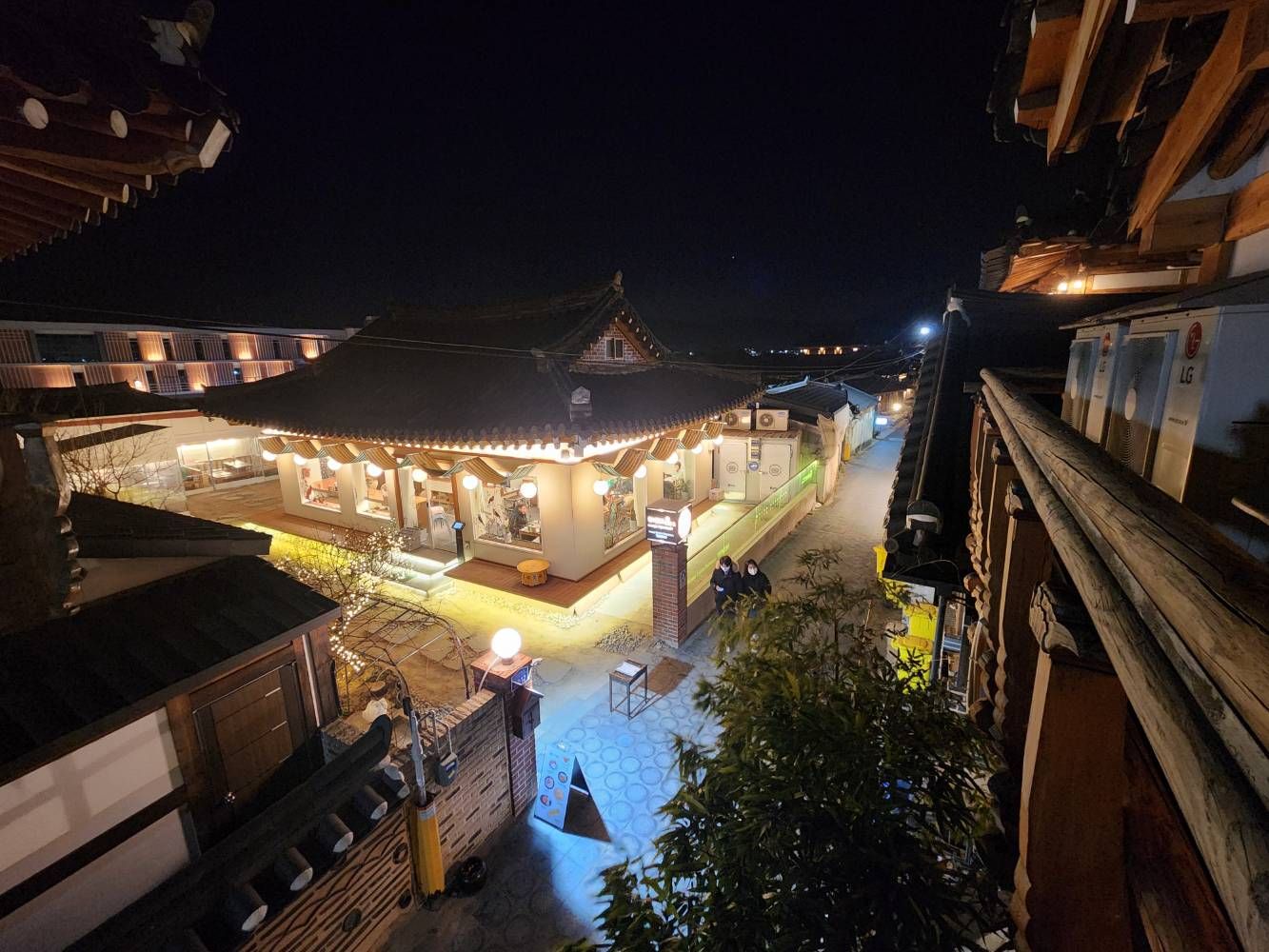 Cafe Street at Hwangridan-gil